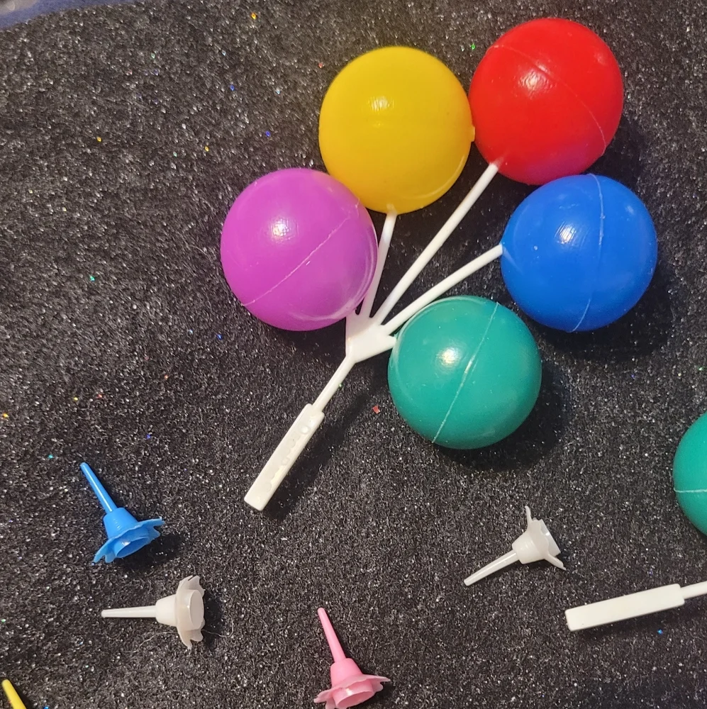 Vintage. Wilton ballon cake toppers, candle holders lot